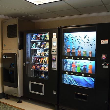 מלון Baymont By Wyndham East Windsor Bradley Airport מראה חיצוני תמונה