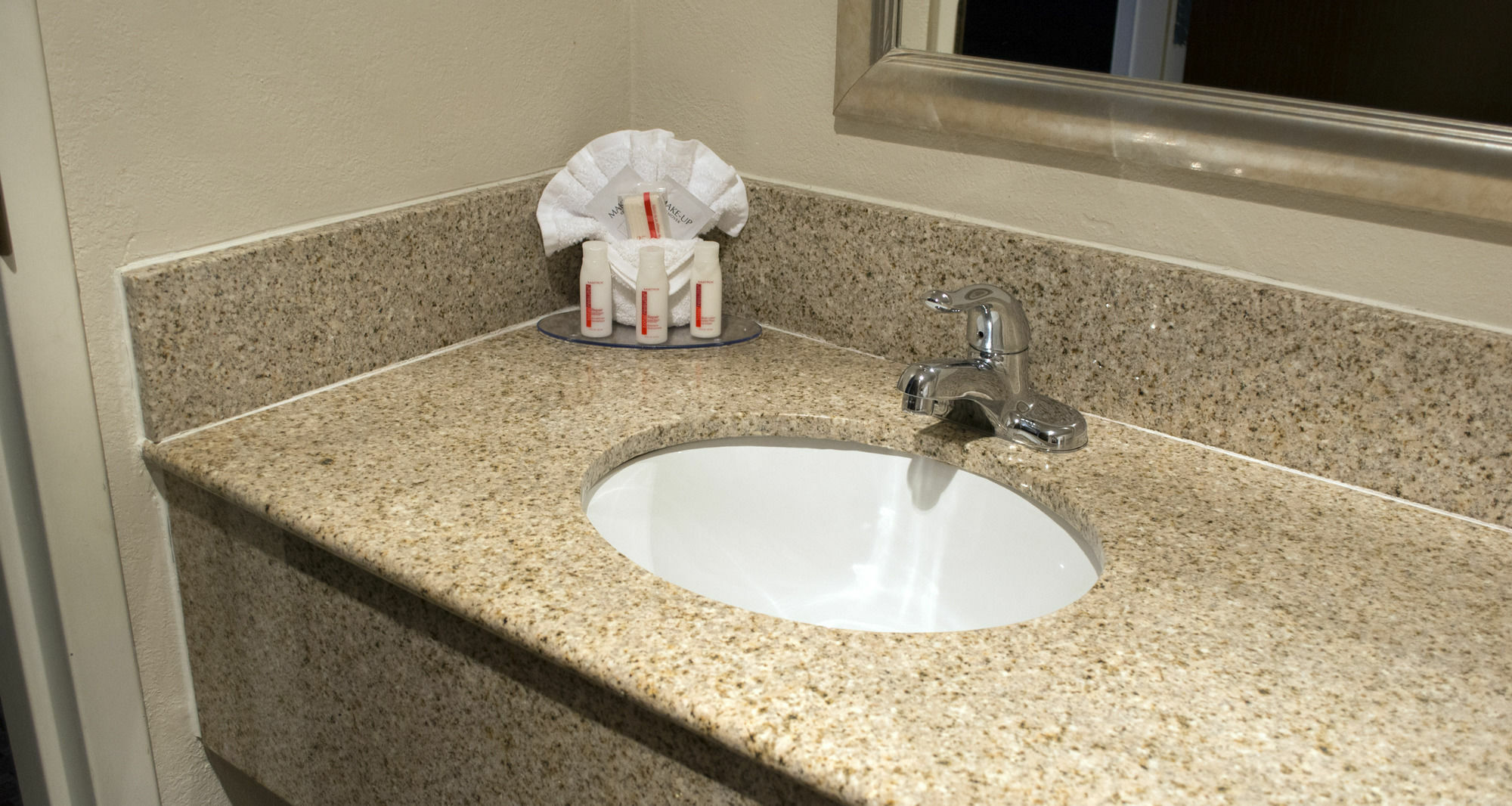מלון Baymont By Wyndham East Windsor Bradley Airport מראה חיצוני תמונה