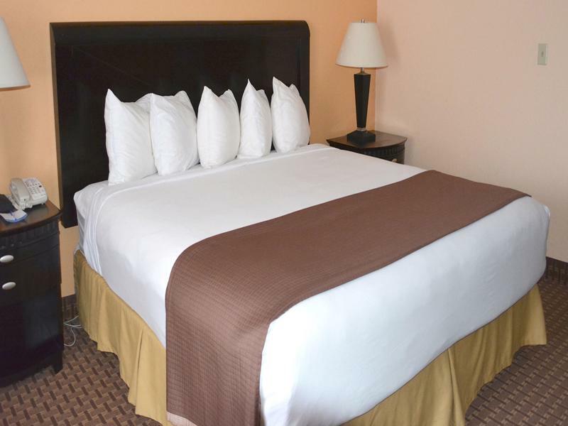 מלון Baymont By Wyndham East Windsor Bradley Airport מראה חיצוני תמונה