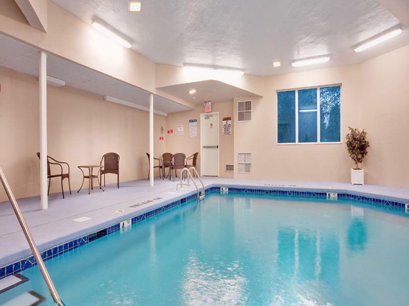 מלון Baymont By Wyndham East Windsor Bradley Airport מראה חיצוני תמונה