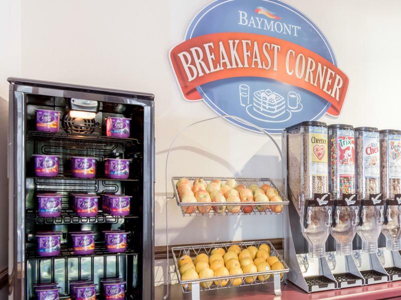 מלון Baymont By Wyndham East Windsor Bradley Airport מראה חיצוני תמונה